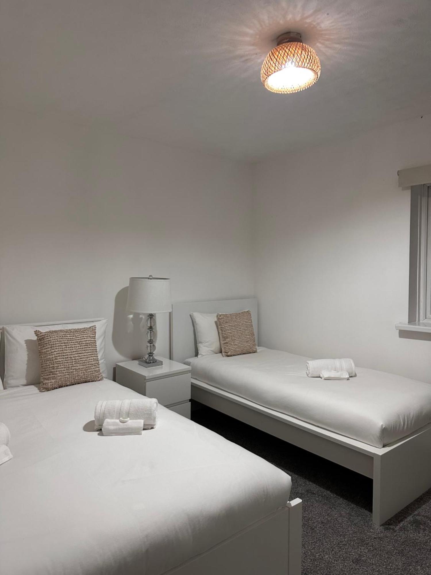 Ocean Village Marina 2 Bedroom Apartment With Balcony! Southampton Exterior photo